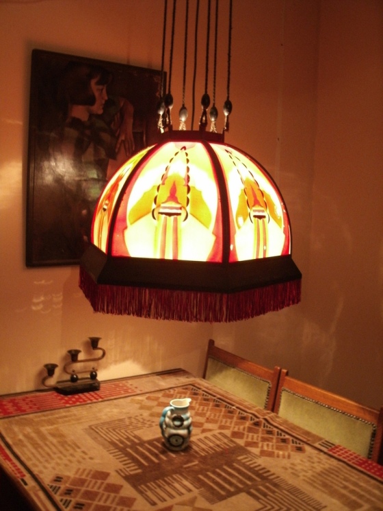 lamp boven tafel